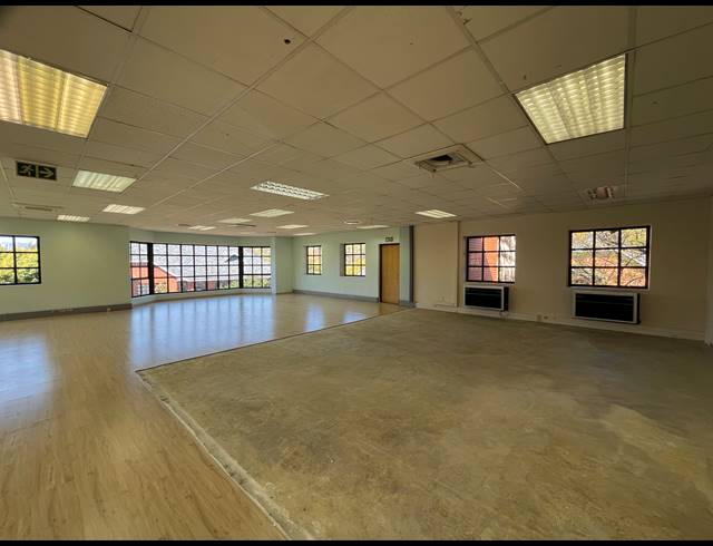 224.60M² OFFICE TO LET IN LYME PARK